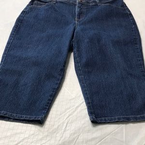 Gloria Vanderbilt ~~Denim Capris 💙